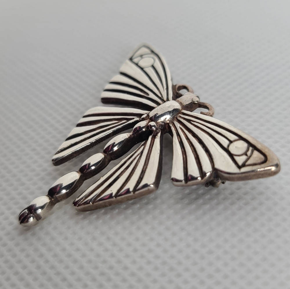 H&H Hand & Hammer Butterfly Brooch/Pin in Sterling Silver - Picture 2 of 6